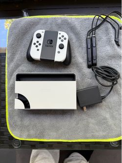 Nintendo Switch OLED white +dock +case