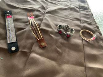 Bracelets$3 racha