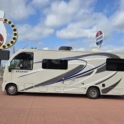 Thor Motor Coach 25.2 Vegas RV Motorhome
