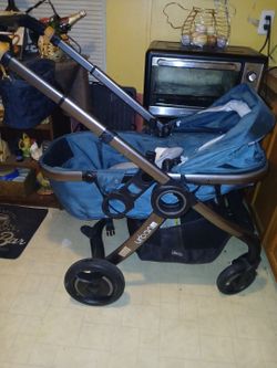 Urban chicco stroller and car seat