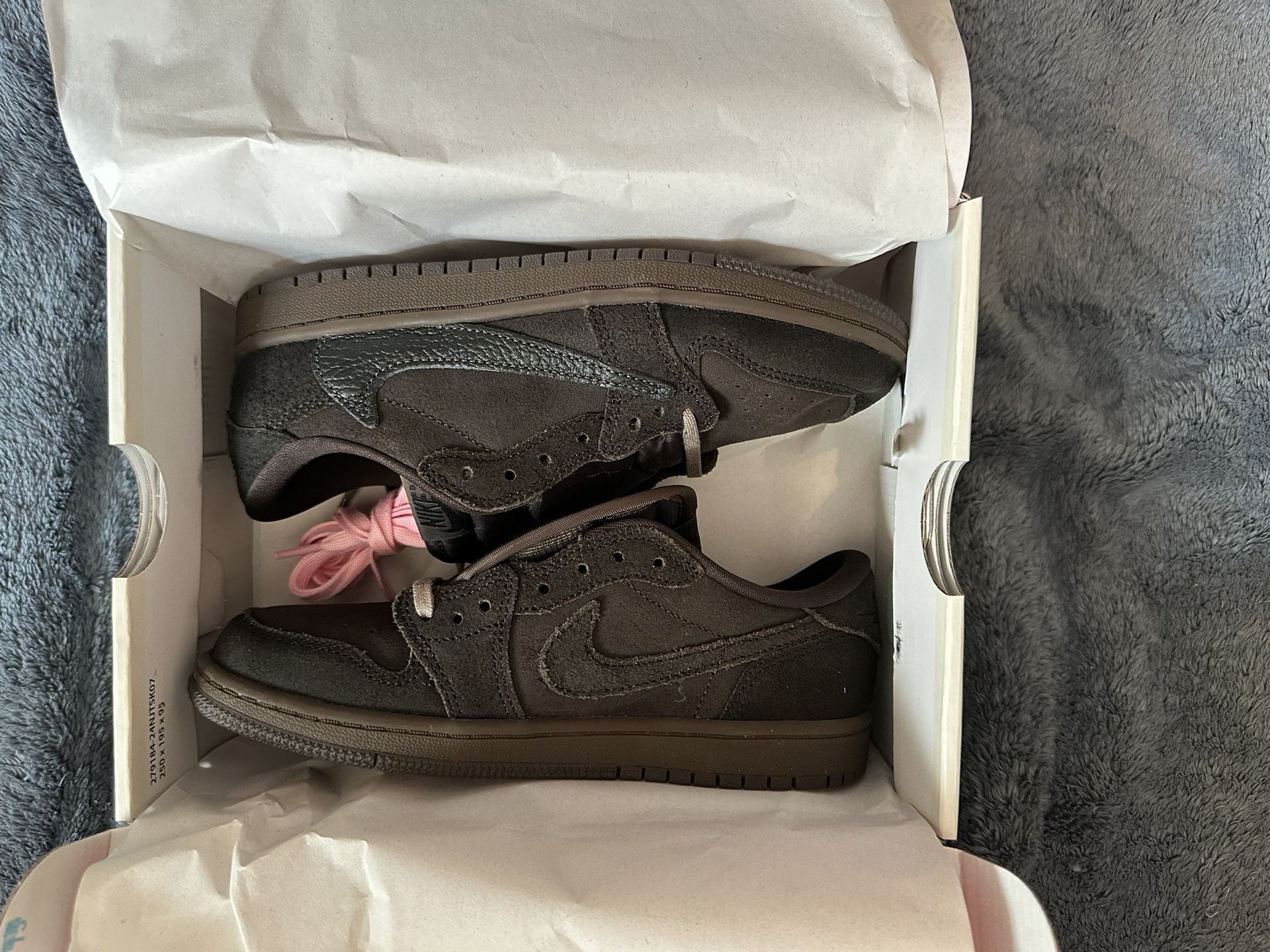 DS travis Scott Jordan 1 low velvet brown ps size 3y