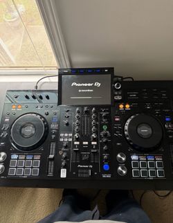 Pioneer DJ XDJ-RX3 Double Deck Controller w/ Display, Mixer, Performance Pads