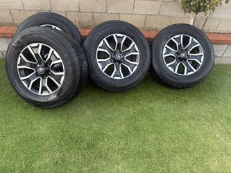 Toyota Tacomas Original Tires and Rims