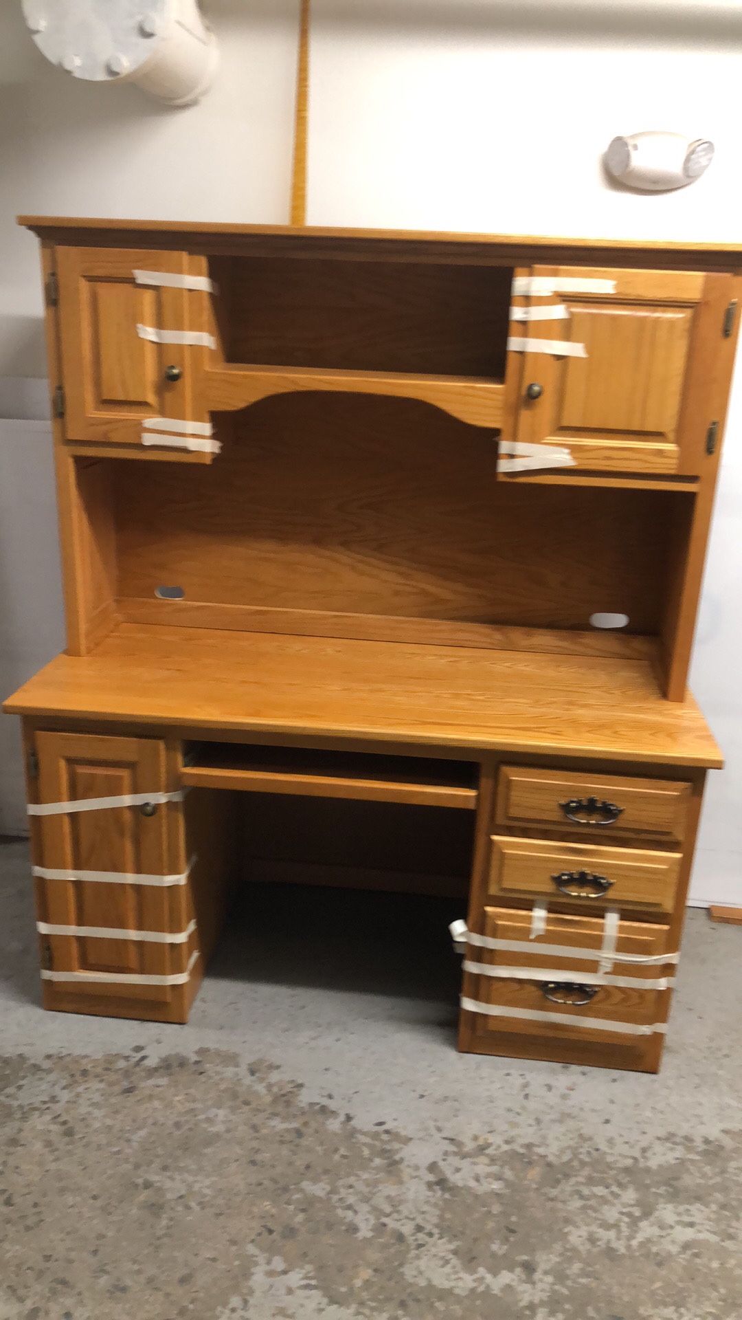 55”wx25”dx30”h Oakwood very very good condition strong desk