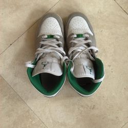 Nike Air Jordan Ones Green And White Color Size 7Y