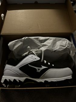 Brand New Mizuno Baseball Cleats 