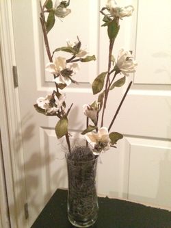 Tall glass Vase w/ Silk Magnolia Stems!