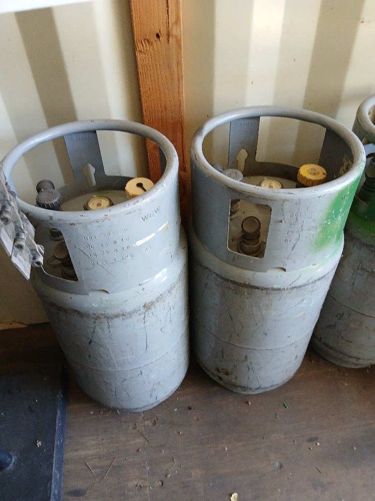 PROPANE TANK S FOR FORKLIFTS