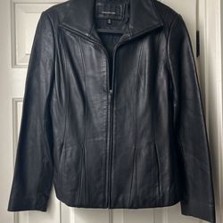JONES NEW YORK GENUINE LEATHER SMALL SIZE BLACK COLOR.