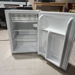 Insignia Mini Refrigerator, Used - Good Condition 