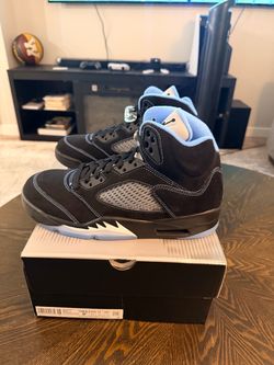 Air Jordan 5 “UNC “ size 9.5 M