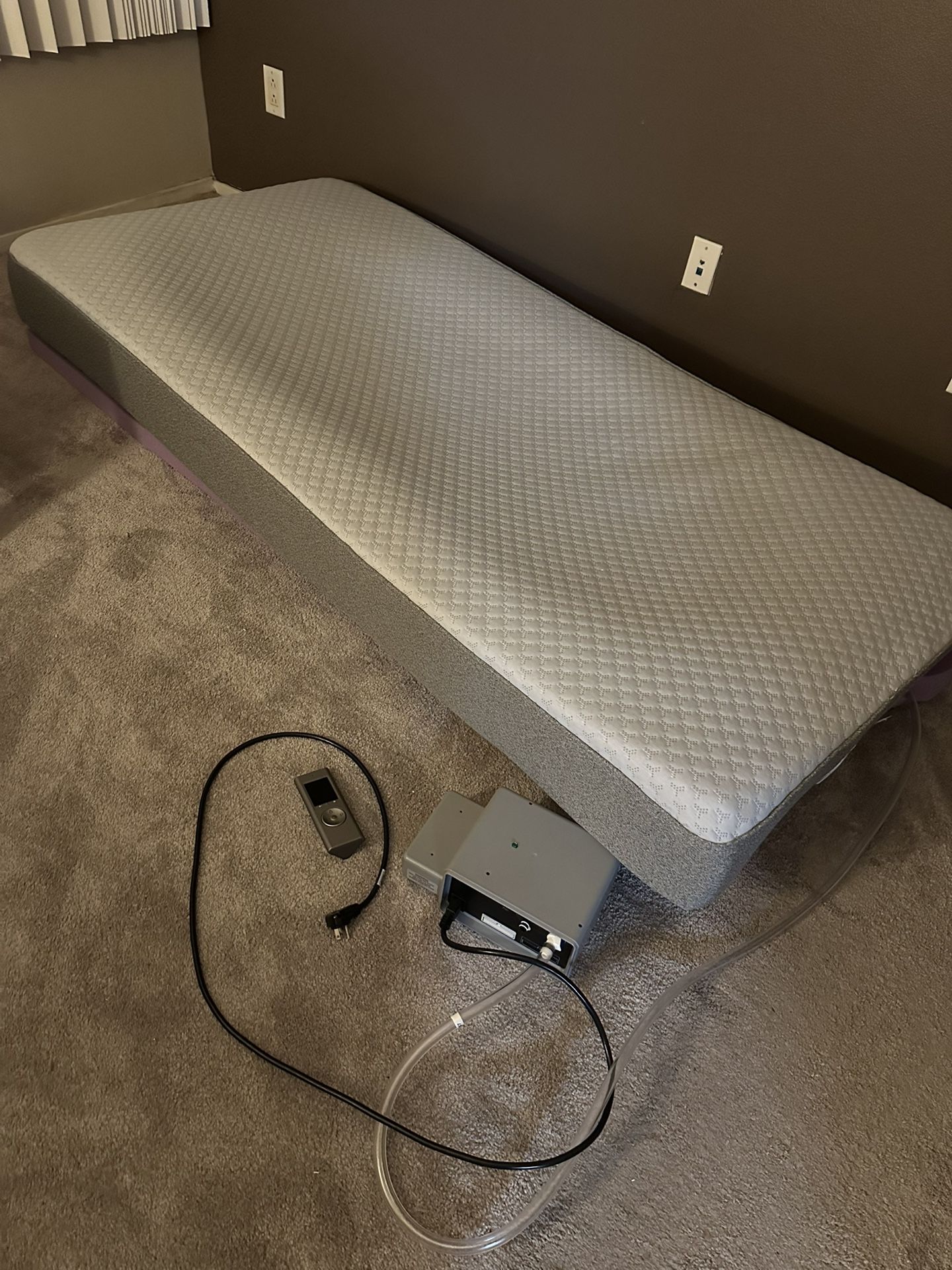 Sleep Number Mattress With Remote And Sheet Set (Twin XL)