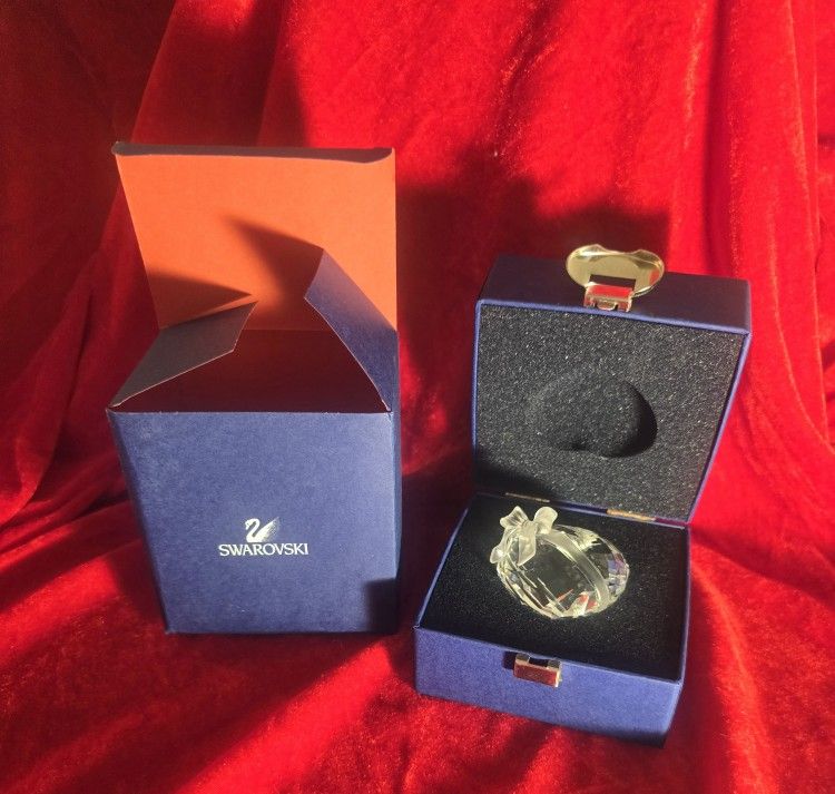 Swarovski Crystal Heart Paperweight With Frosted Bow Detail, In Original Box