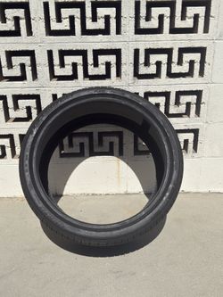 275/30 R20 Pirelli Tire