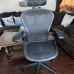 Herman Miller Aeron Chair Fully Loaded With Head Rest