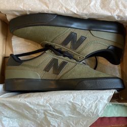New Balance 272 Shoes 