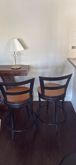 2 counter stools