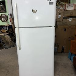 Refrigerator With Ice Maker 