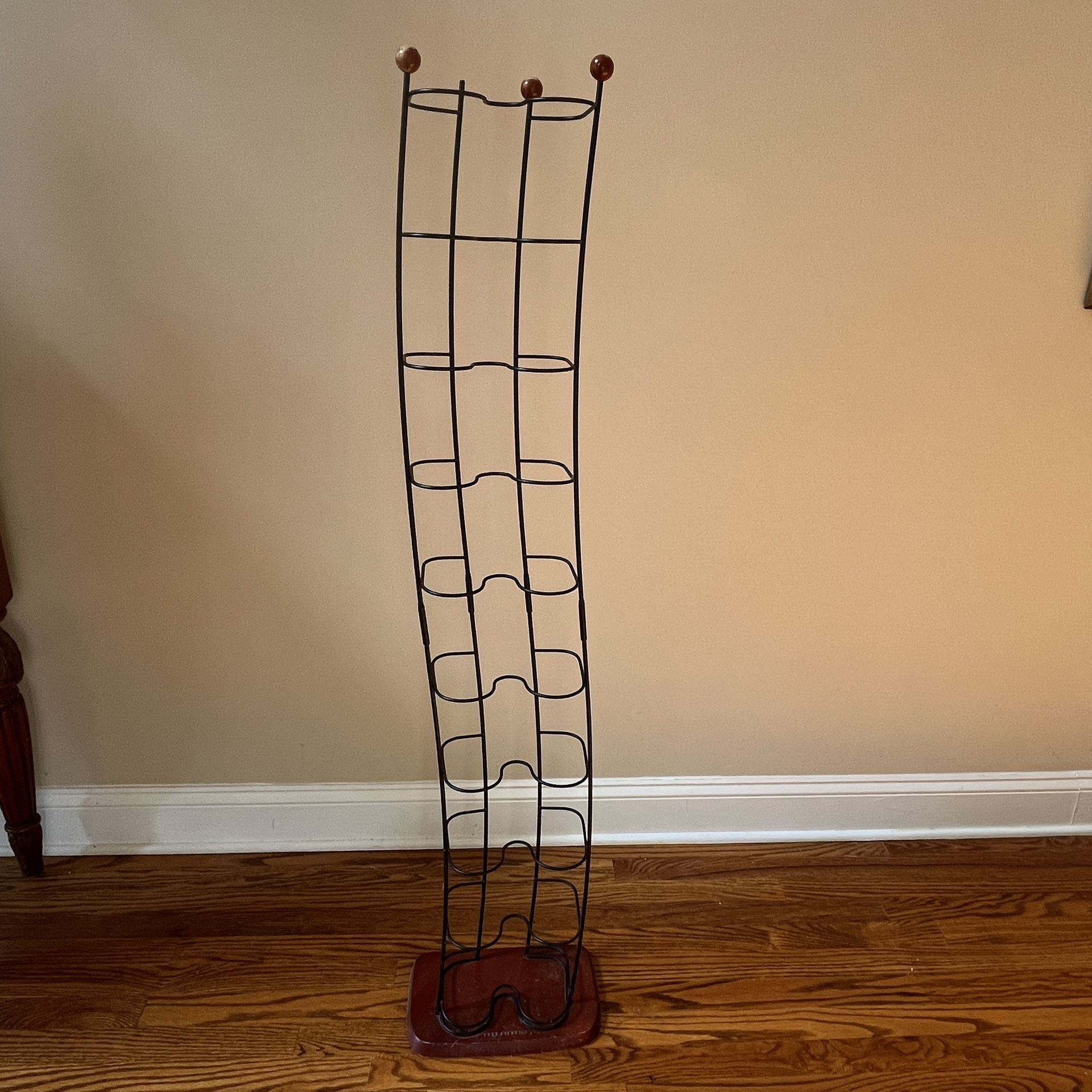 Freestanding floor wine rack