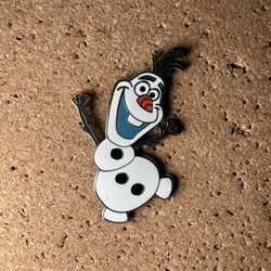 Frozen- Olaf Smiling and Waving Disney Pin
