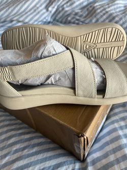 Vionic leather strap sandals 7.5