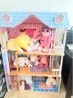 girl dollhouse