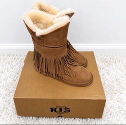 Woman’s Boots Size 9