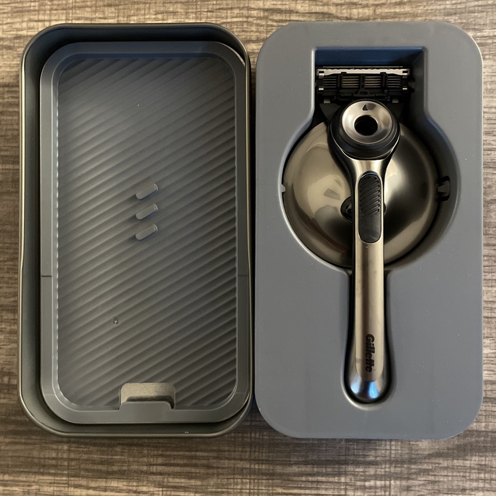 GilletteLabs Razor with Magnetic Stand and Travel Case ( Brand New)