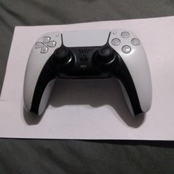 PlayStation 5 Dualsense Wireless Controller White Use