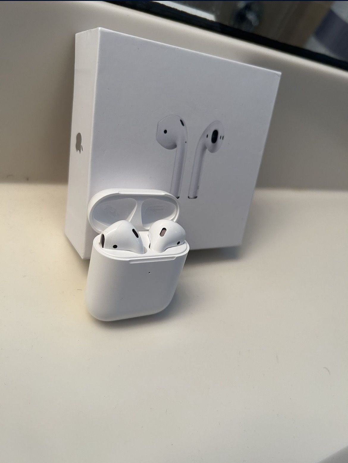 White Bluetooth Earbuds AirPod 2nd Generation With MagSafe