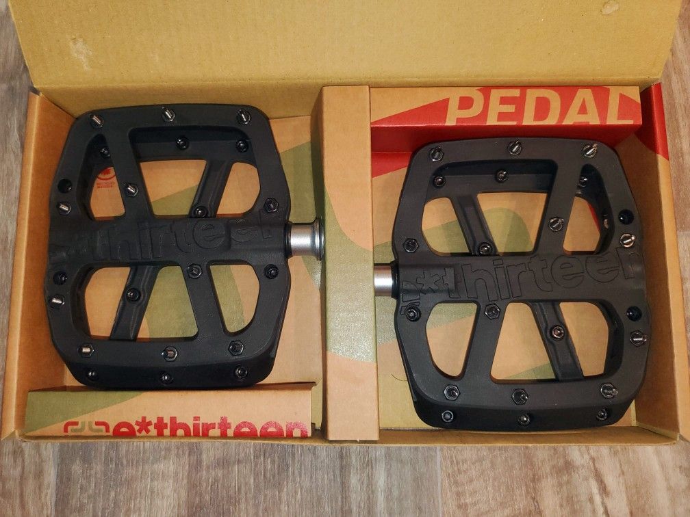 e*thirteen Composite Base Flat Pedals with 22 Replaceable Pins - Black - New - as shown
