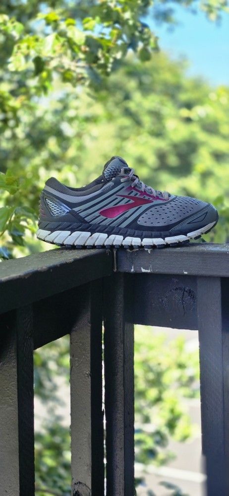 Brooks Ariel 18