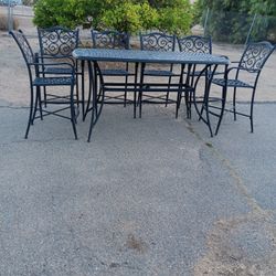 Cast Aluminum Counter Height Bar Table With 6 Bar Stools 