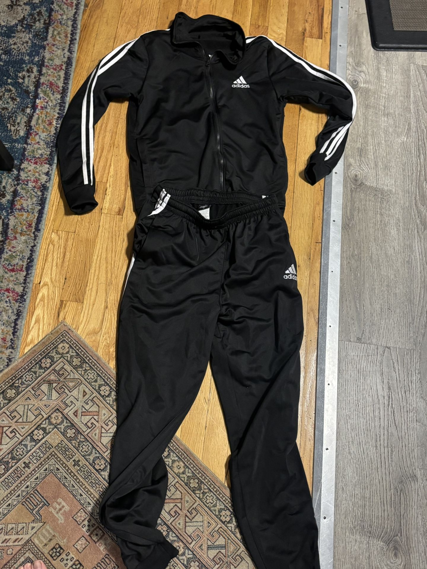 1. Adidas Tracksuit (Top + Bottom) Men’s small 