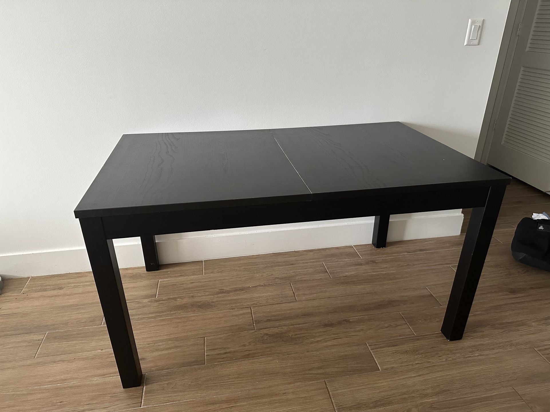 Dining Table (extendable table)