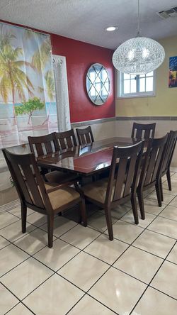 Dinning table with 8 chairs and 2 extensions