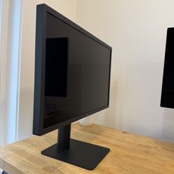 LG UltraFine 24" 4K Display Monitor 24MD4KL
