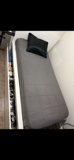 Cama individual con cajones