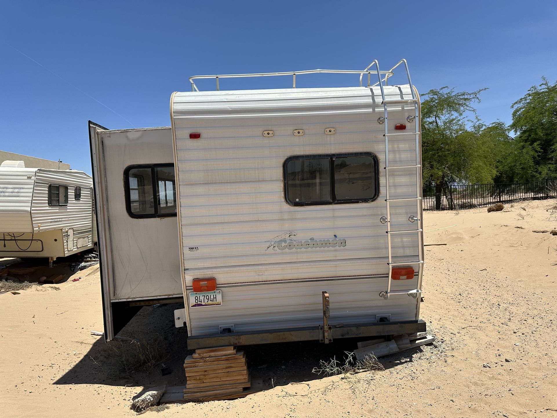 1996 Coach Trailer 