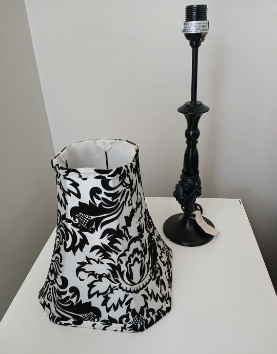 View All Pics  / Details..ELEGANTLY DESIGNED  QUEEN  COMFORT  ENSEMBLE /  ACCENT LAMP.. T