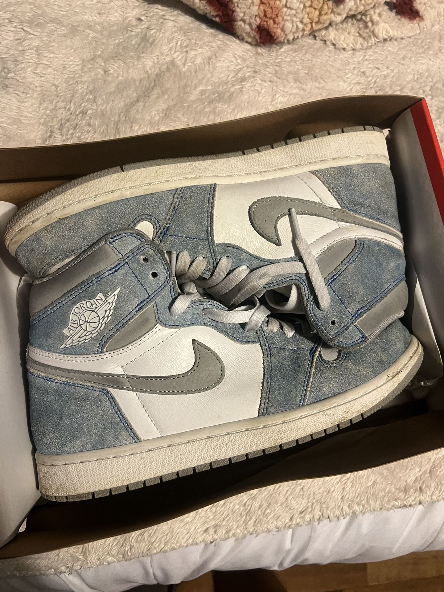 Jordan 1 Hyper Royal