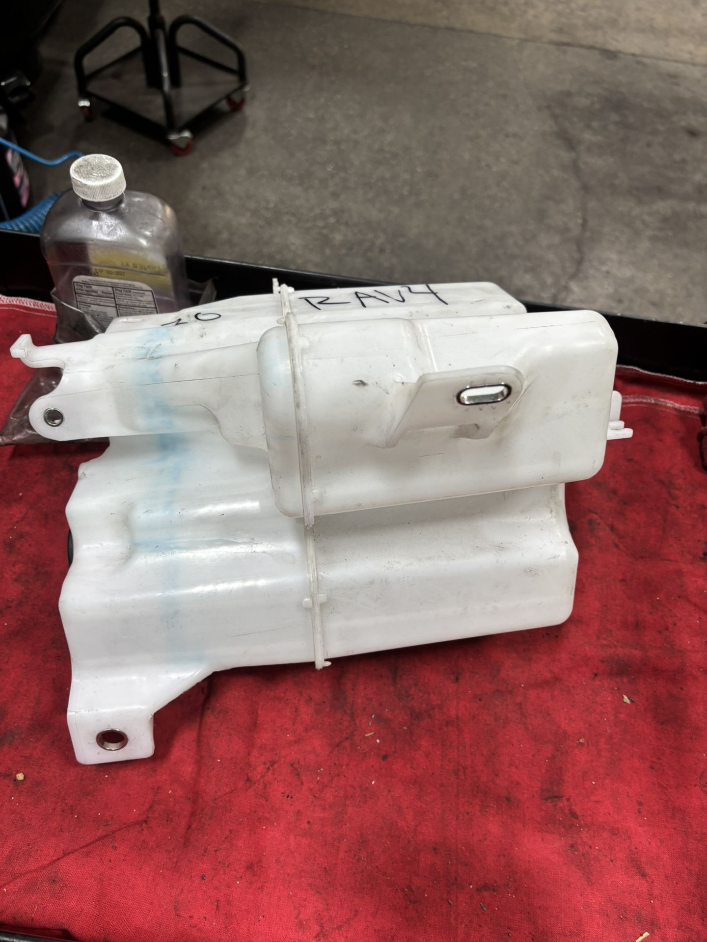 Toyota RAV4 Windshield Washer Reservoir 20-24 Model Years