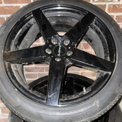 $1,000 Black Rims, Ravetti, Size 20.