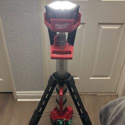 Milwaukee M18 Volt Lithium Ion Rocket Tower Light 