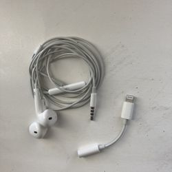 Apple Wired EarPods headphone with two connectors, 3.5mm & Lightning connectors