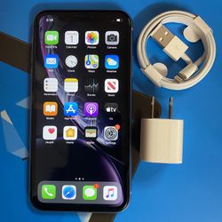 Factory unlocked apple iphone X 64 gb, store warranty! 