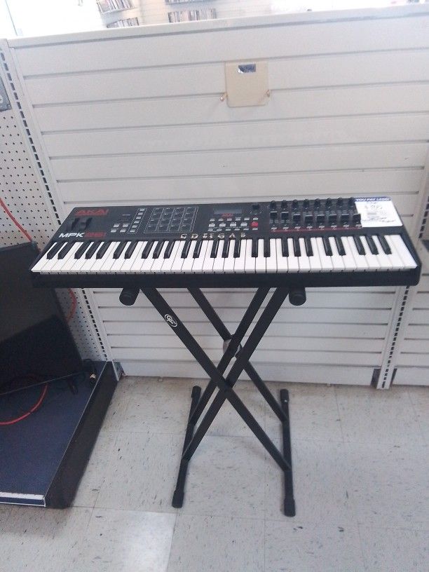 Akai Keyboard