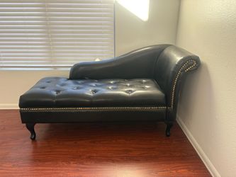Chaise Lounge /Daybed $200