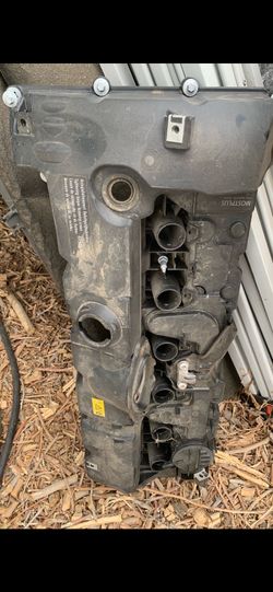 Valve cover  bmw 2011 328i