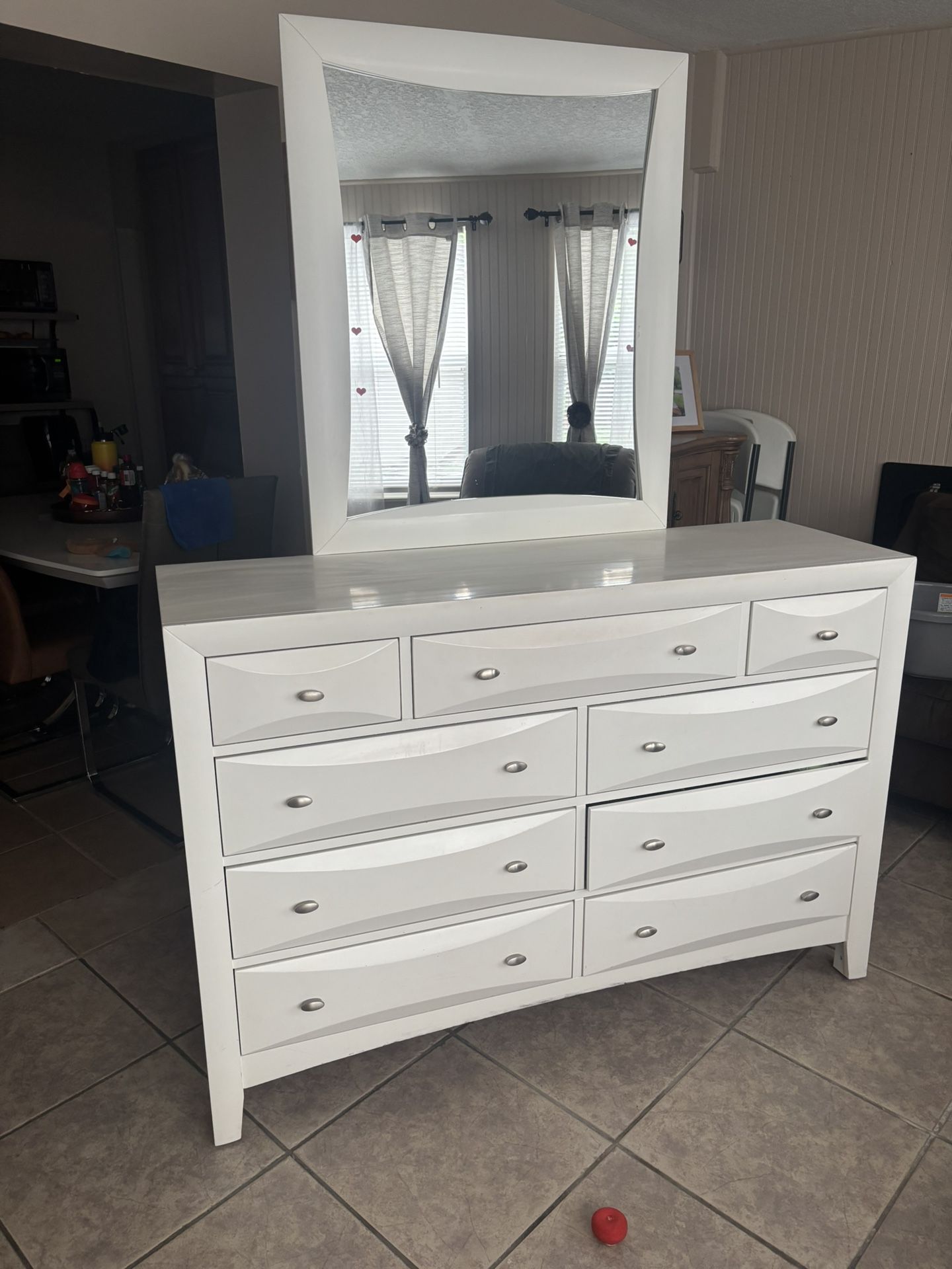 Dresser With Mirror